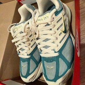 Nike Air Pegasus 2K5 teal and cream color women’s sz 6.5 (kids 5)